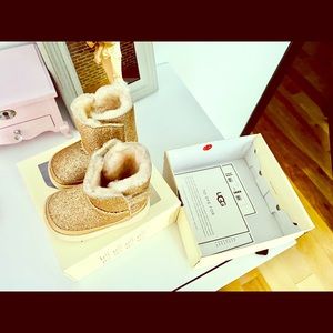 Baby girl Ugg 2/3